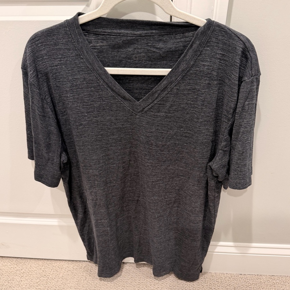 Heavy weight ALO Yoga Charcoal V-Neck Men's Tee size L